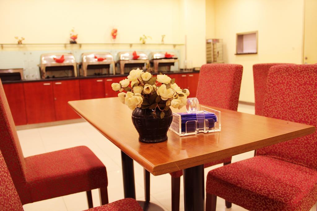 Hanting Hotel Shanghai Hongqiao Railway Station Huqingping Highway Bagian luar foto