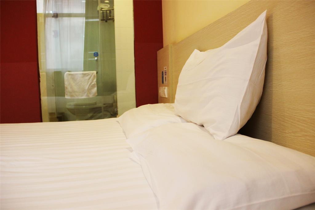 Hanting Hotel Shanghai Hongqiao Railway Station Huqingping Highway Bagian luar foto